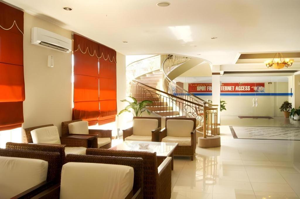 Karlita Hotel Tegal Εξωτερικό φωτογραφία