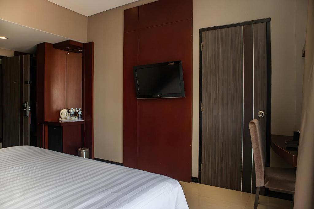Karlita Hotel Tegal Εξωτερικό φωτογραφία
