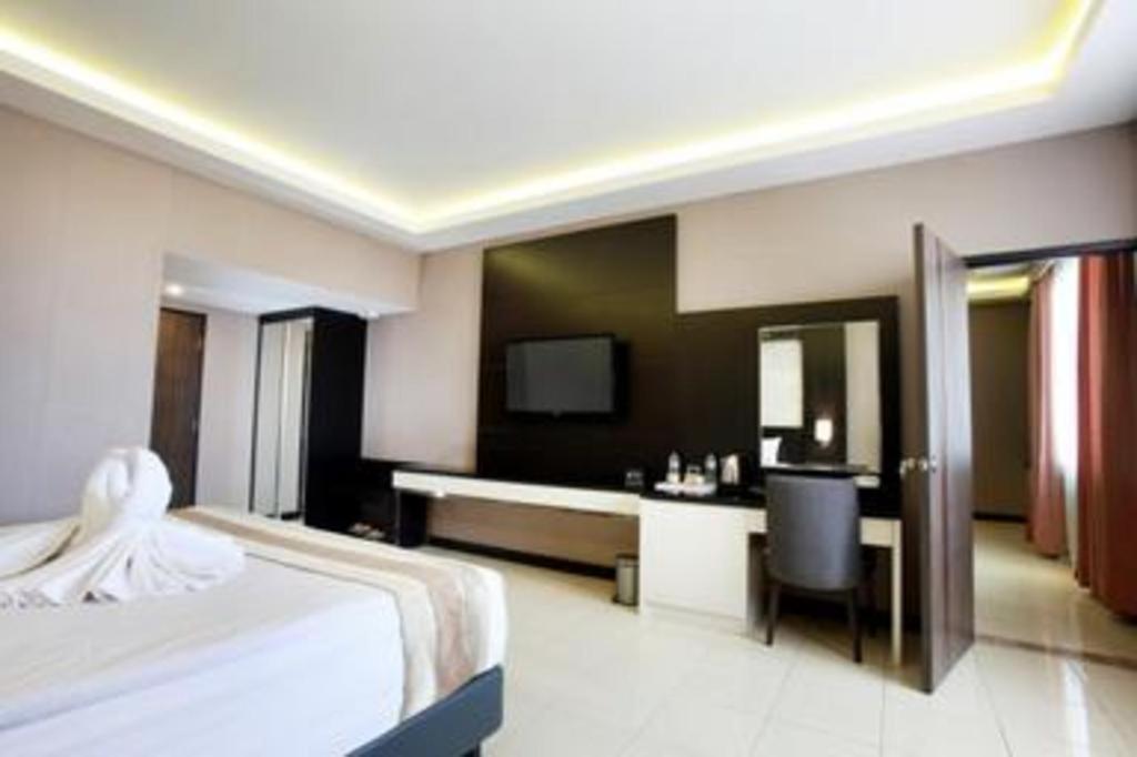 Karlita Hotel Tegal Εξωτερικό φωτογραφία