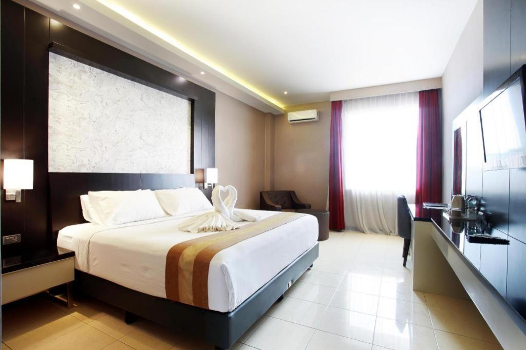 Karlita Hotel Tegal Εξωτερικό φωτογραφία