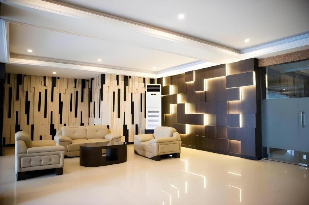 Karlita Hotel Tegal Εξωτερικό φωτογραφία