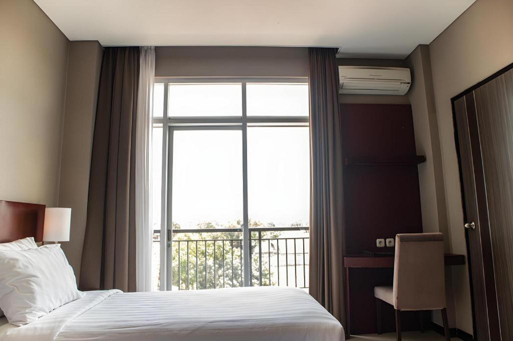 Karlita Hotel Tegal Εξωτερικό φωτογραφία